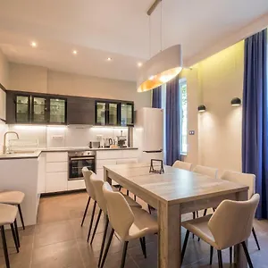  Apartment Cozy 3-bedroom With Stylish Comfort And Chic Decor Bulgaria